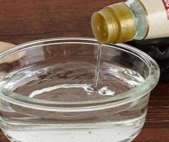 白衣服發(fā)黃洗白小妙招