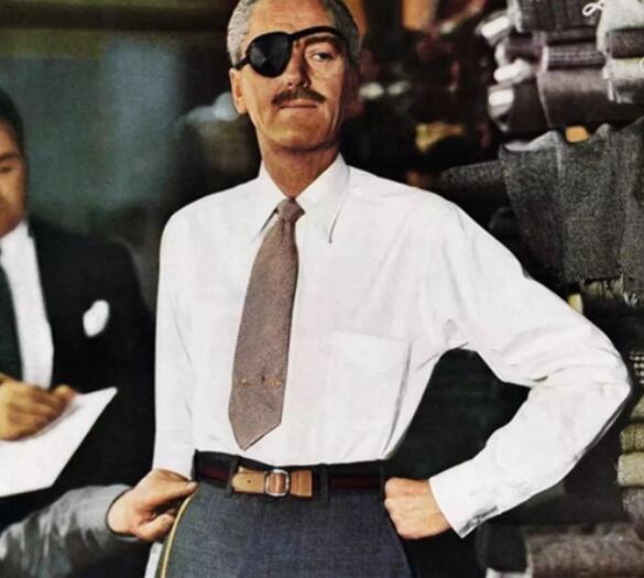 穿&rdquo;哈撒威&rdquo;襯衫的男人