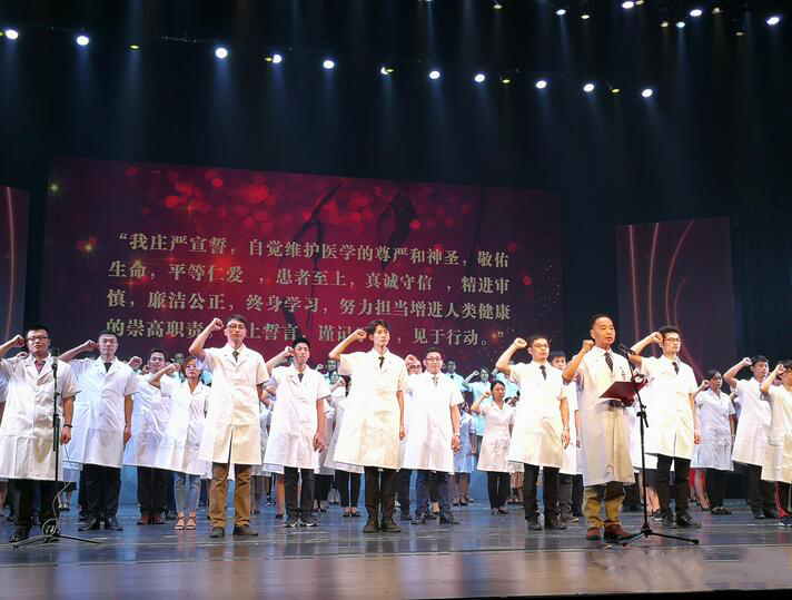 醫生為什么要穿白大褂?