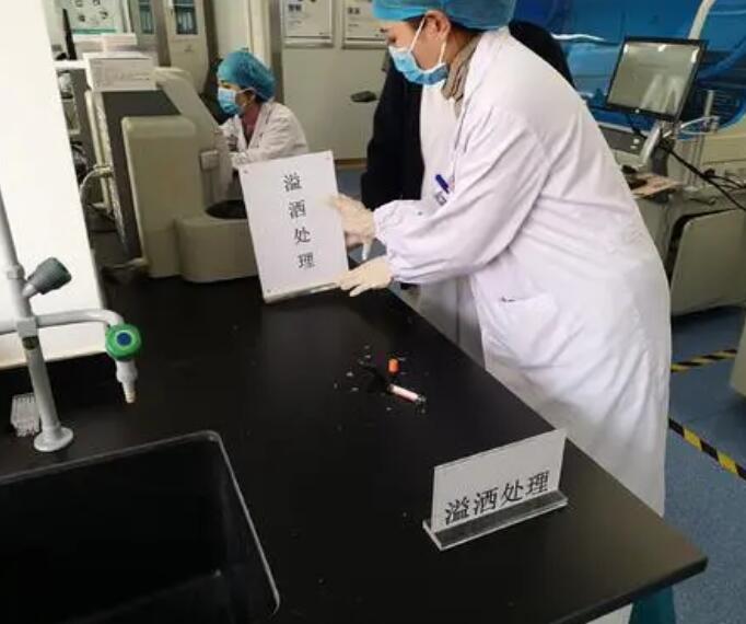 實驗室穿白大褂的規(guī)定