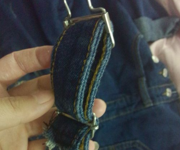 不要在尾端露出太多背帶